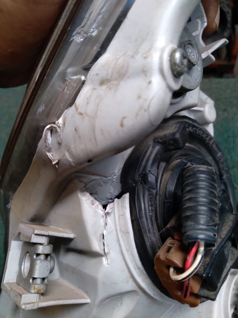 Farol Fielder-Axio 2007 LH