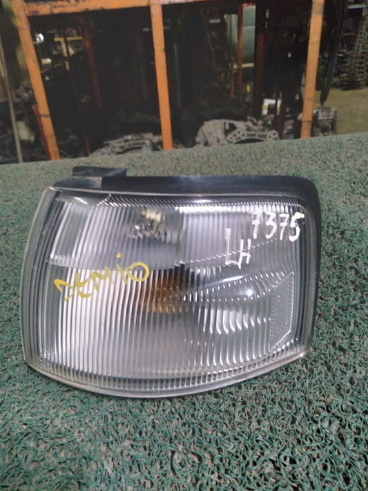 Guiñador Mazda Demio 1996 LH