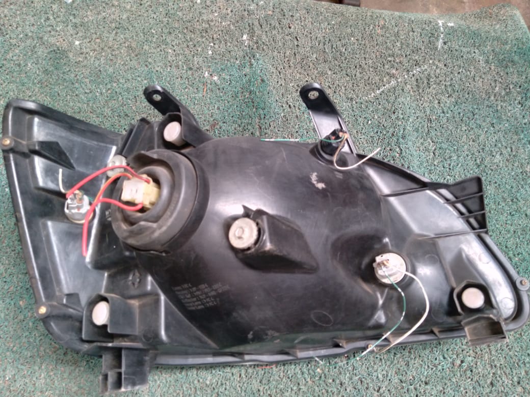 Farol Noah 2004 LH