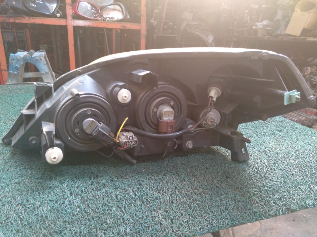 Farol Primera 2003 RH