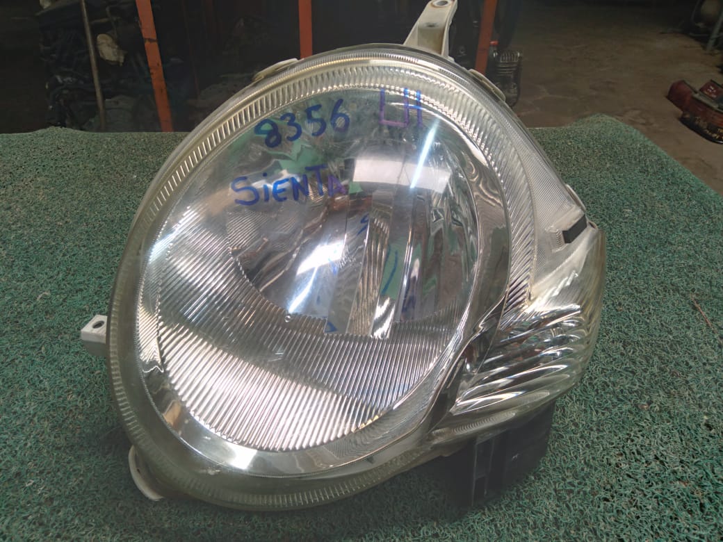 Farol Sienta 2004 LH