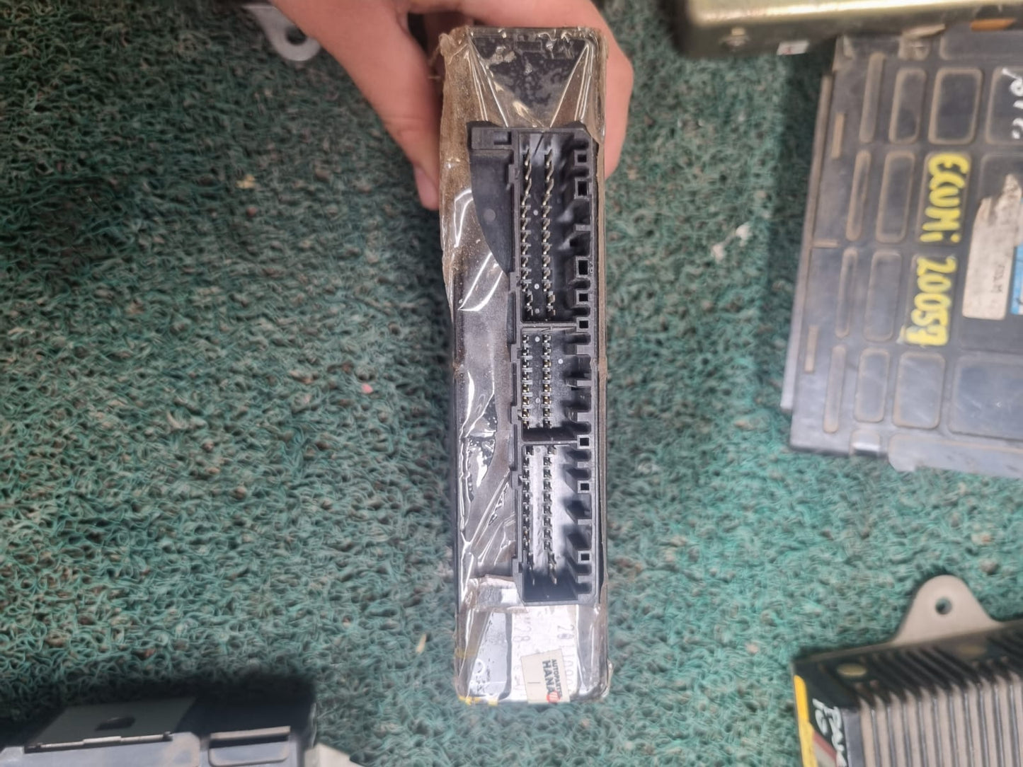 Cerebro DIAMANTE 6G72 MR477160