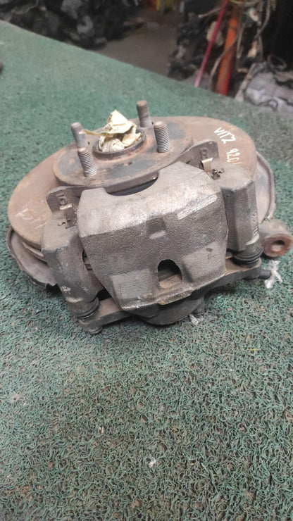 Macero Delantero RH Toyota Vitz