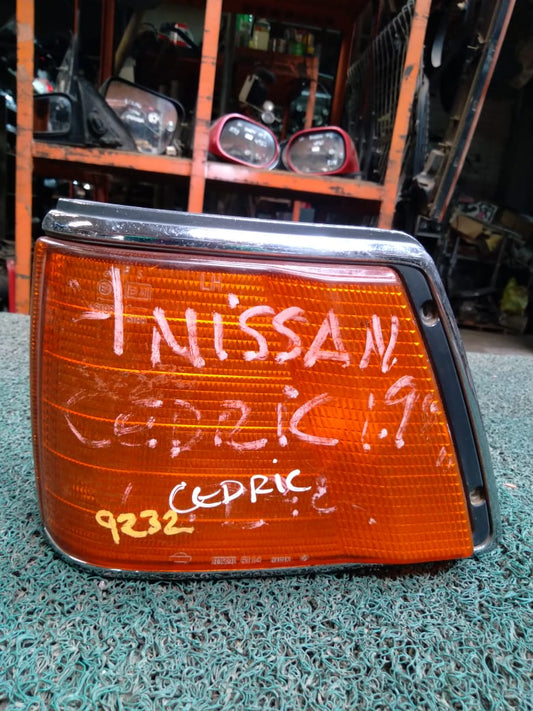 Guiñador Nissan Cedric 1988 LH