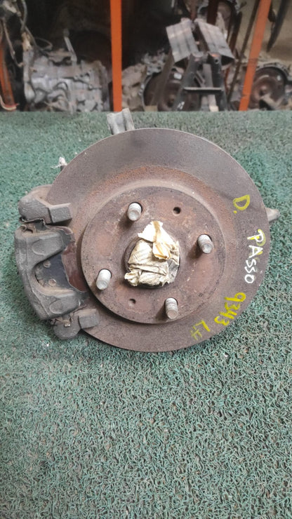 Macero Delantero LH Toyota Passo