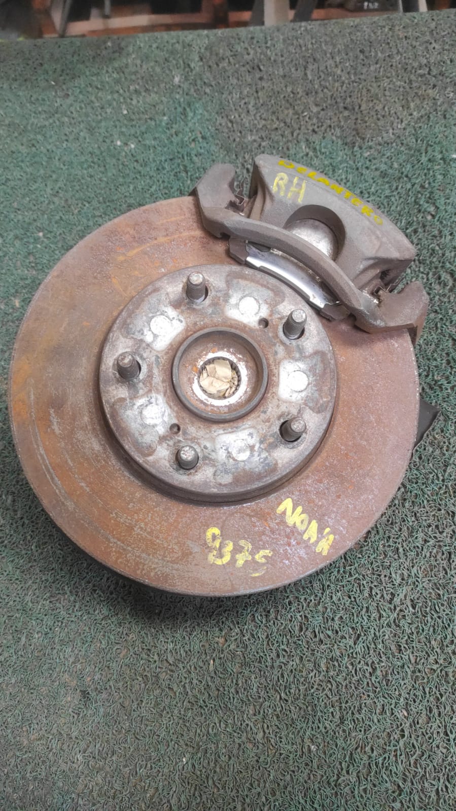 Macero Delantero RH Toyota Noah AZR60