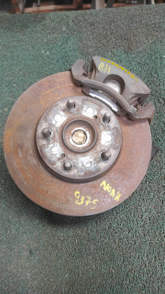 Macero Delantero RH Toyota Noah AZR60