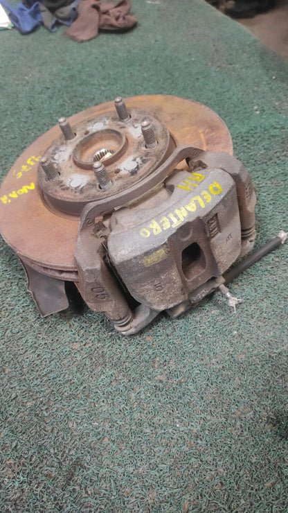 Macero Delantero RH Toyota Noah AZR60