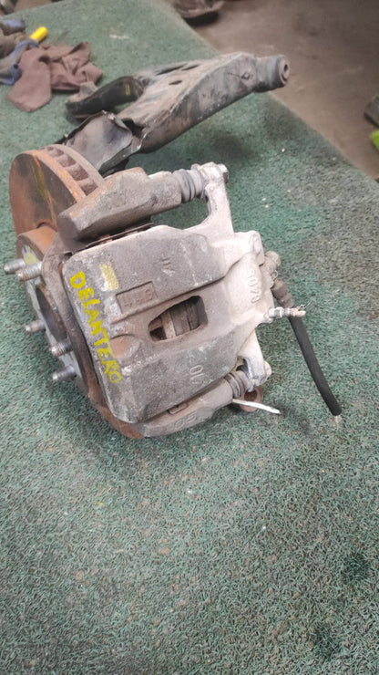 Macero Delantero LH Toyota Noah AZR60 + Bandeja