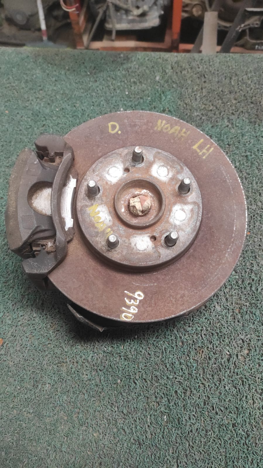 Macero Delantero LH Toyota Noah AZR60