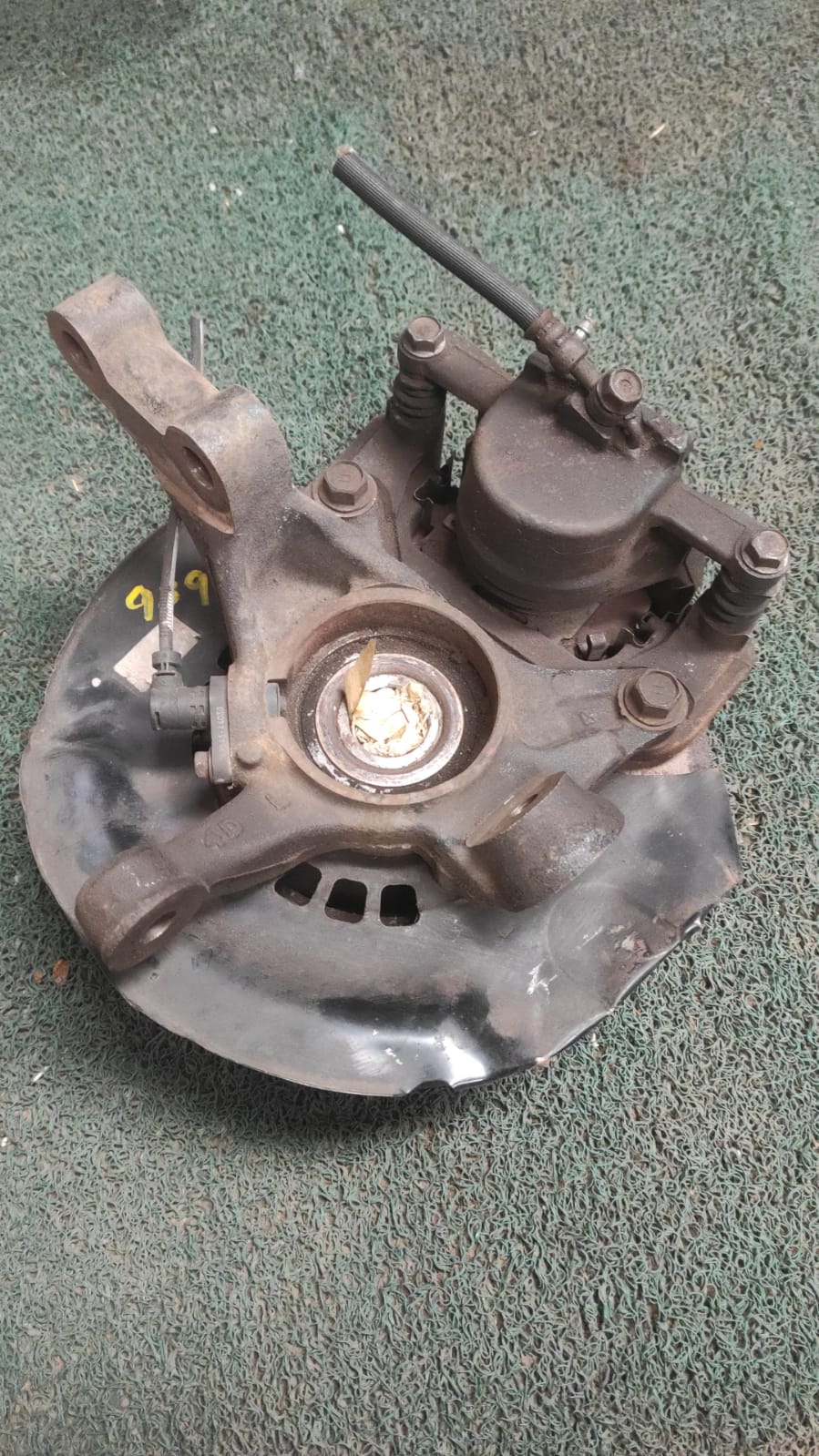 Macero Delantero LH Toyota Noah AZR60