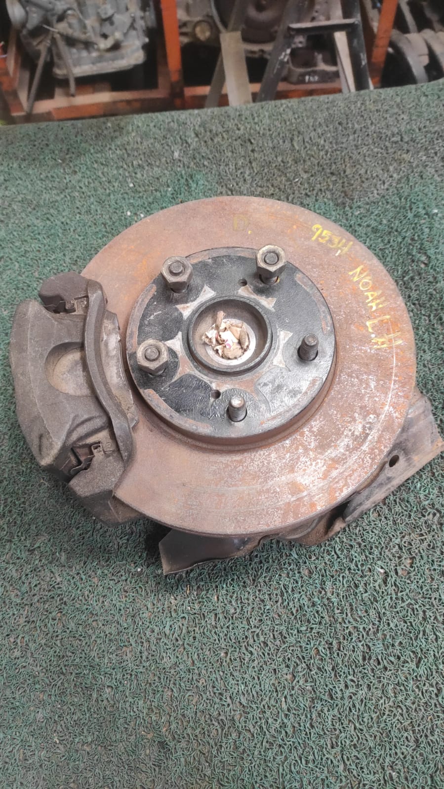 Macero Delantero LH Toyota Noah AZR60