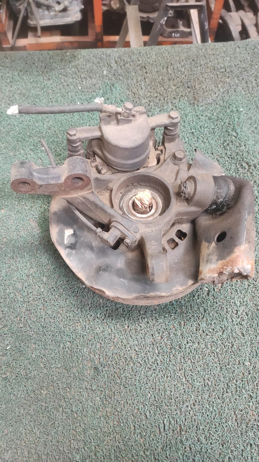 Macero Delantero LH Toyota Noah AZR60