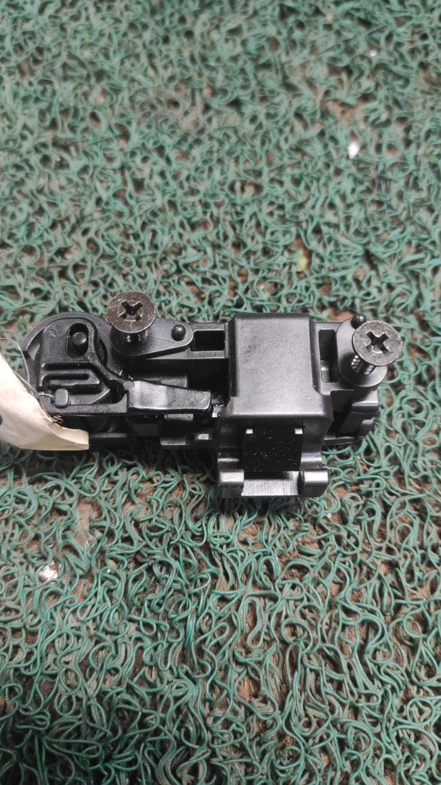 Chapa de guantera Nissan bluebird