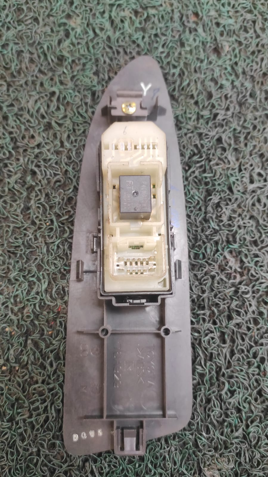 Botón levanta vidrios Toyota Noah - Voxy 2004