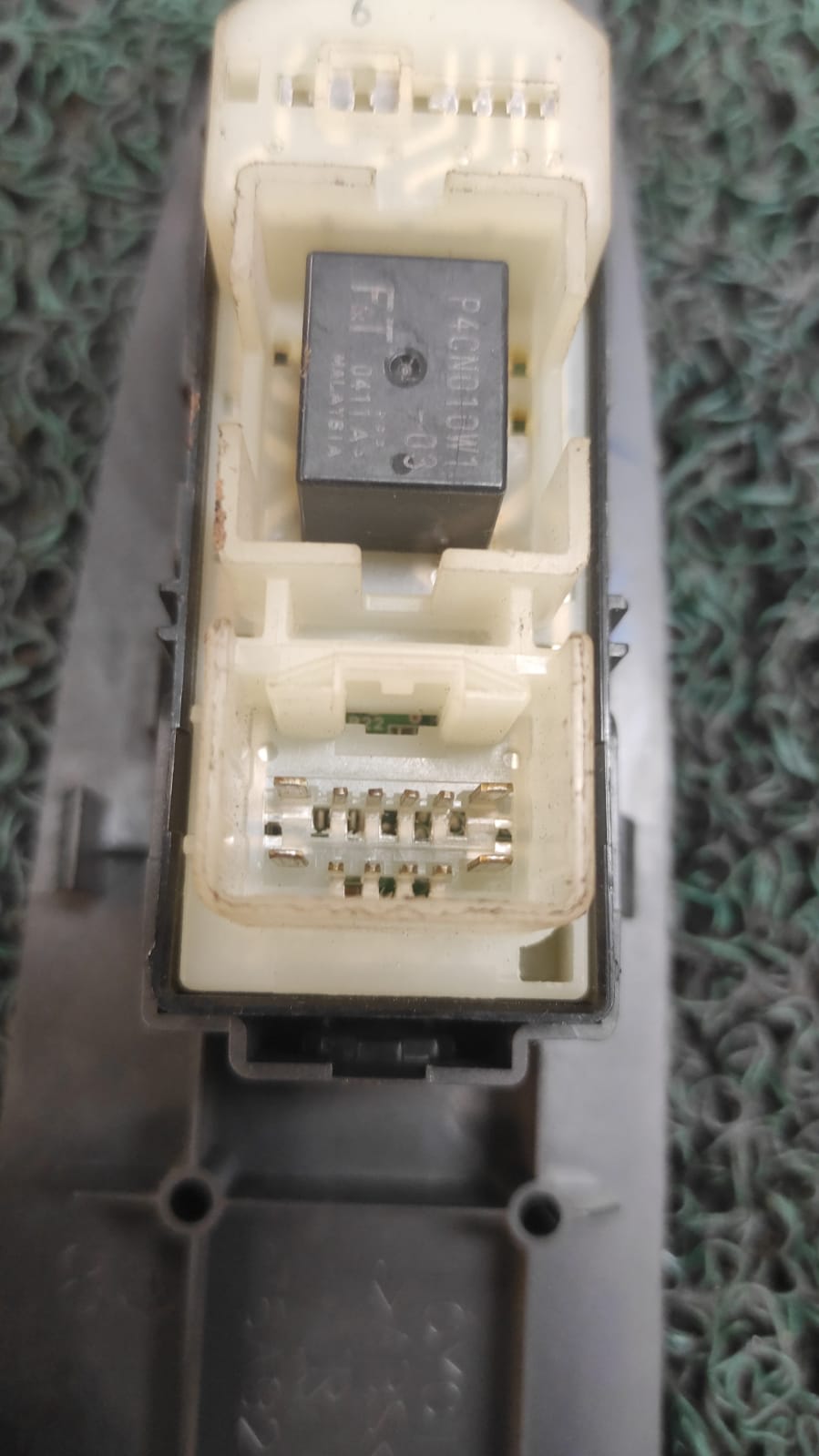 Botón levanta vidrios Toyota Noah - Voxy 2004