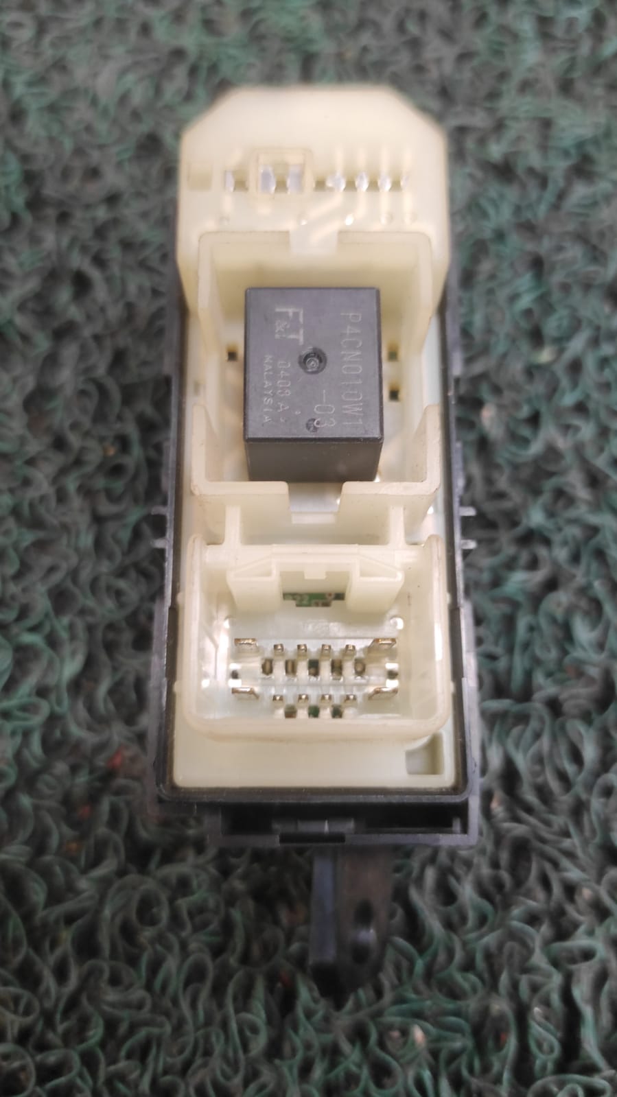 Botón levanta vidrios Toyota Noah -Voxy 2004