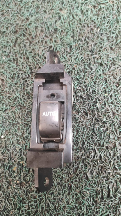 Botón levanta vidrios Toyota Noah -Voxy 2004