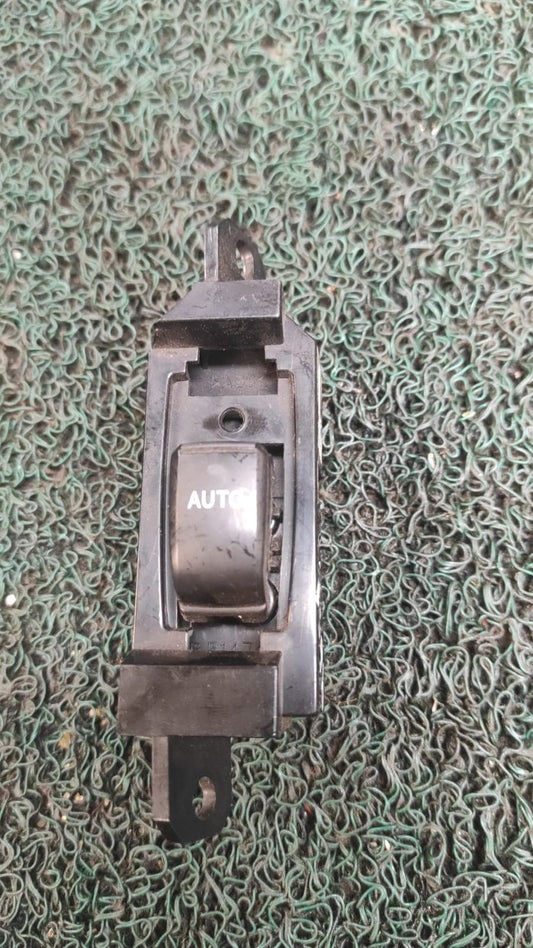 Botón levanta vidrios Toyota Noah -Voxy 2004