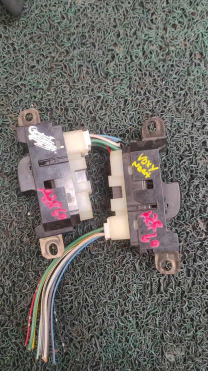 Botón levanta vidrios Toyota Noah -Voxy 2004