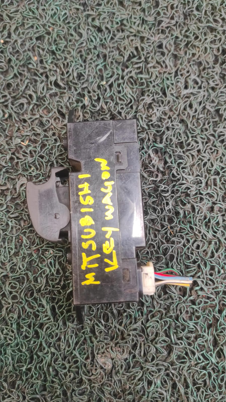 Botón levanta vidrios Mitsubishi key Wagon