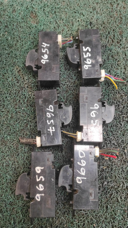 Botón levanta vidrios Mitsubishi key Wagon