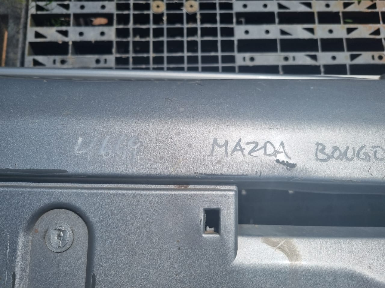 Parachoque Mazda Bongo