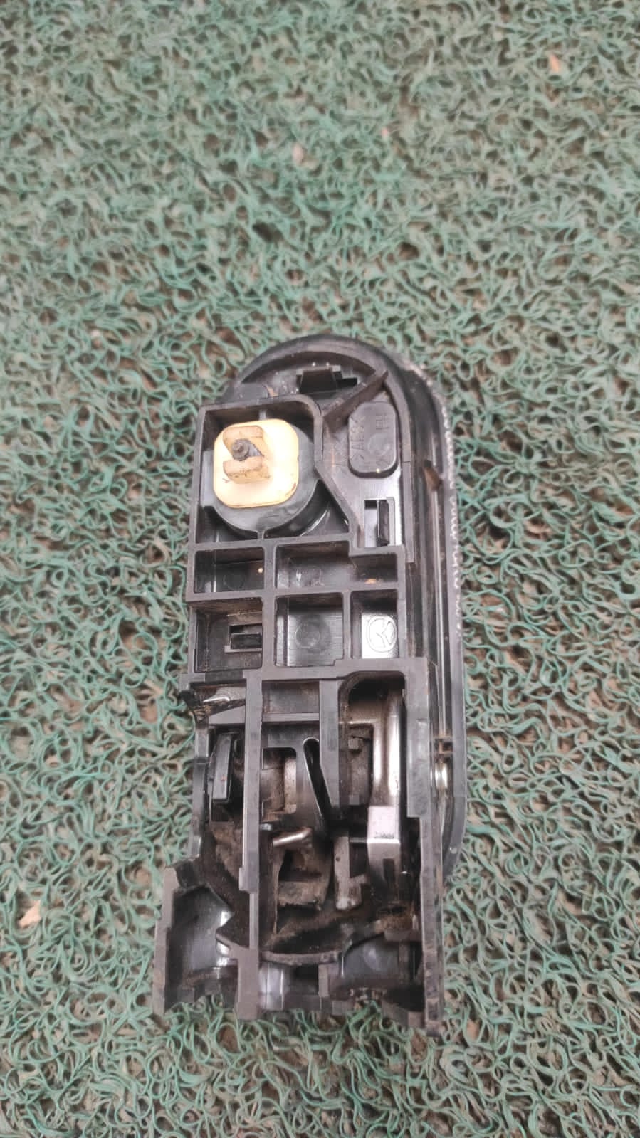 Jalador delantero interno RH Mazda Demio