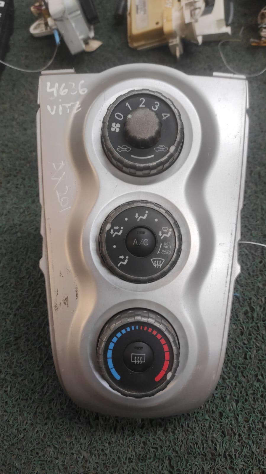 Panel de control A/C Vitz