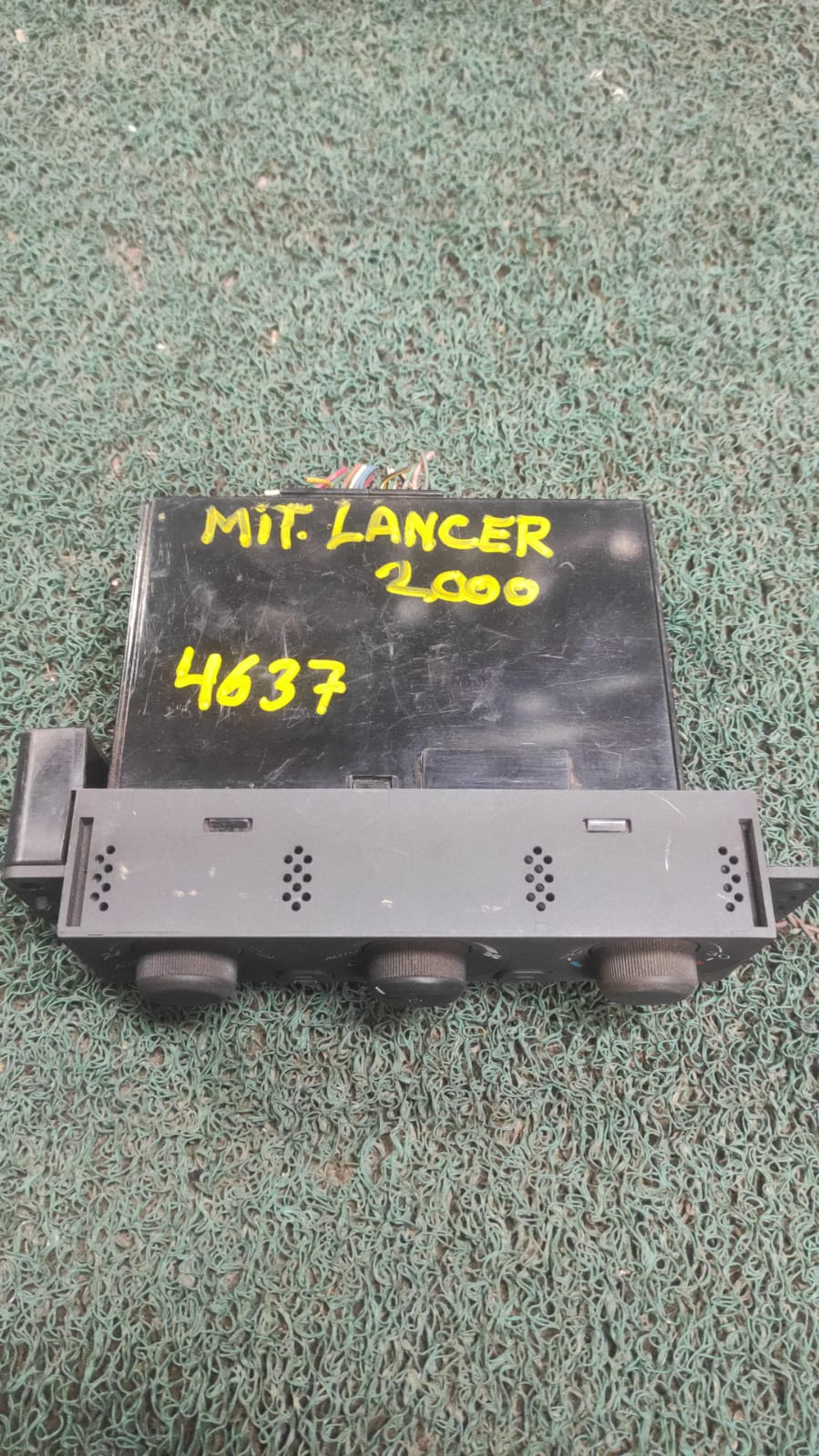 Panel de control A/C Lancer 2000