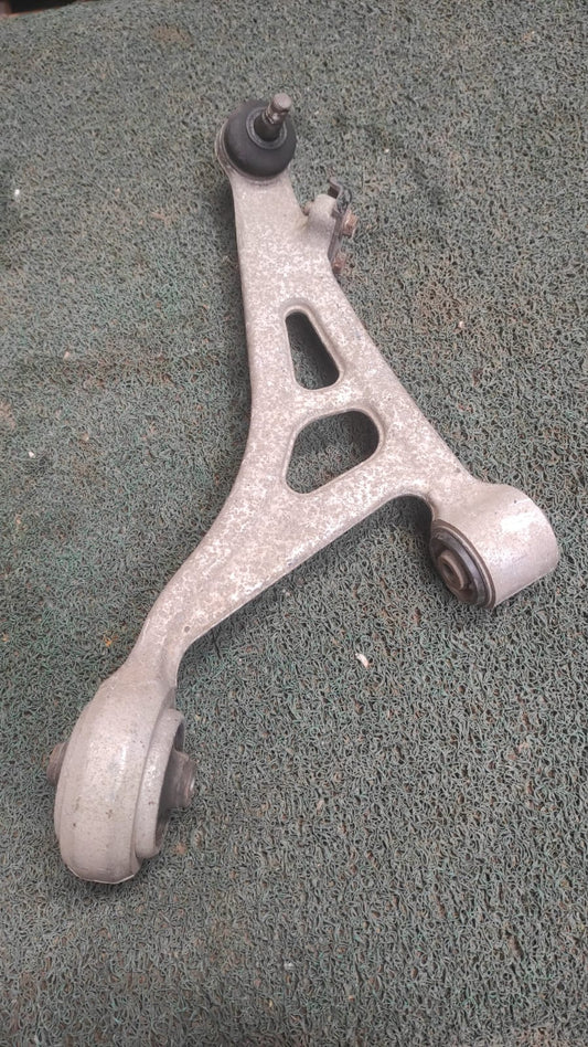 Brazo de suspension delantero RH Nissan
