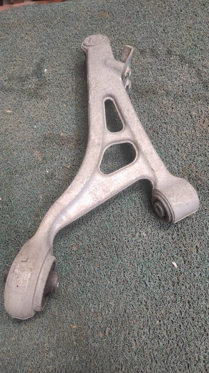 Brazo de suspension delantero LH Nissan