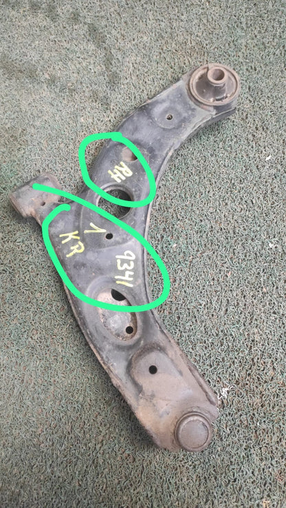 Bandeja delantera RH Toyota 1KR