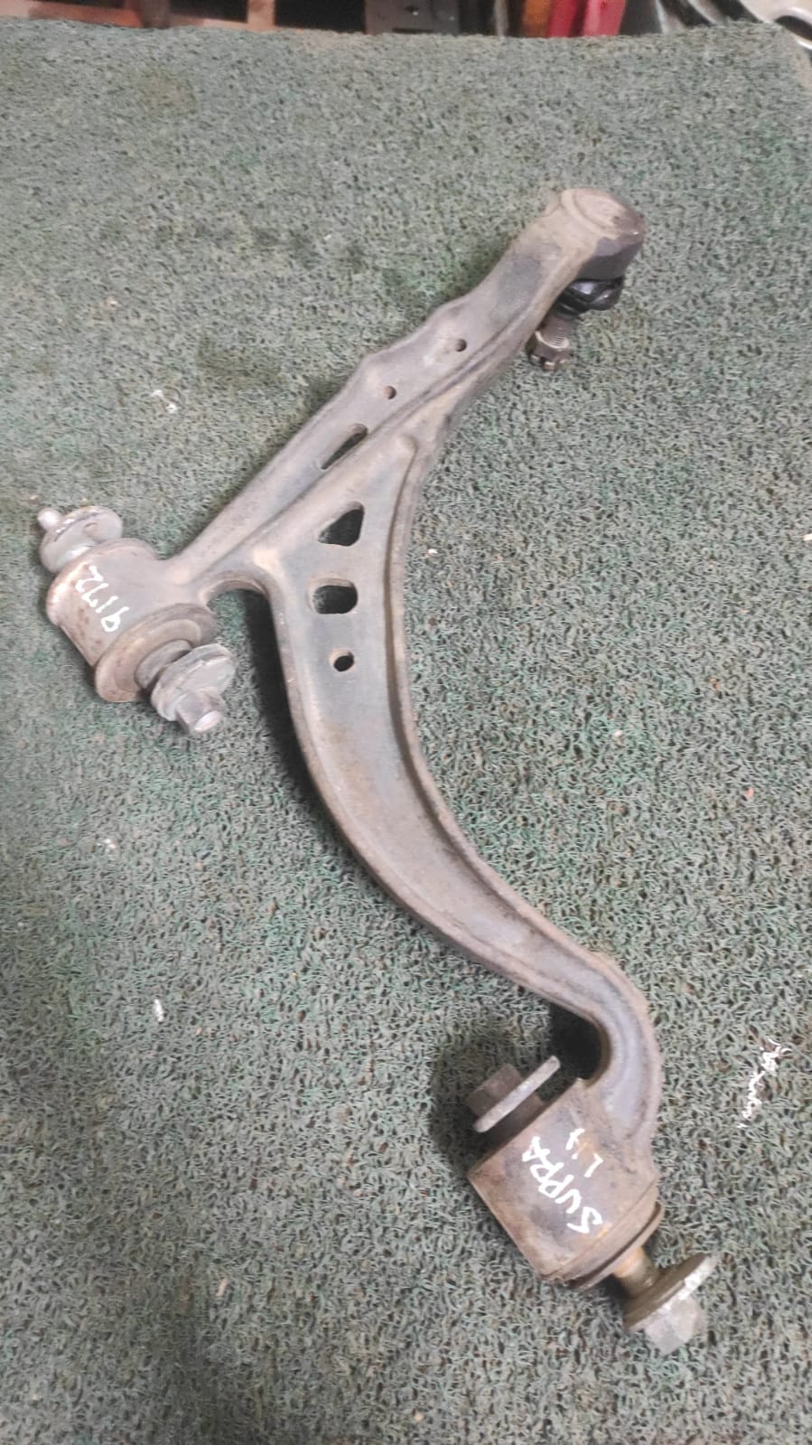 Bandeja delantera LH Toyota Supra