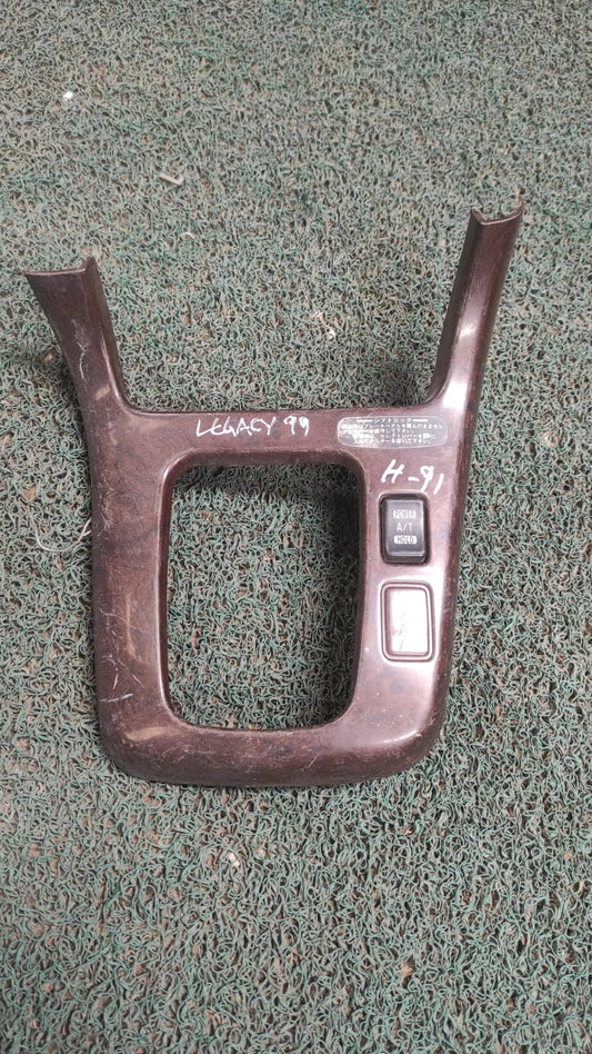 Consola o embellecedor Palanca de cambio Subaru Legacy 1998