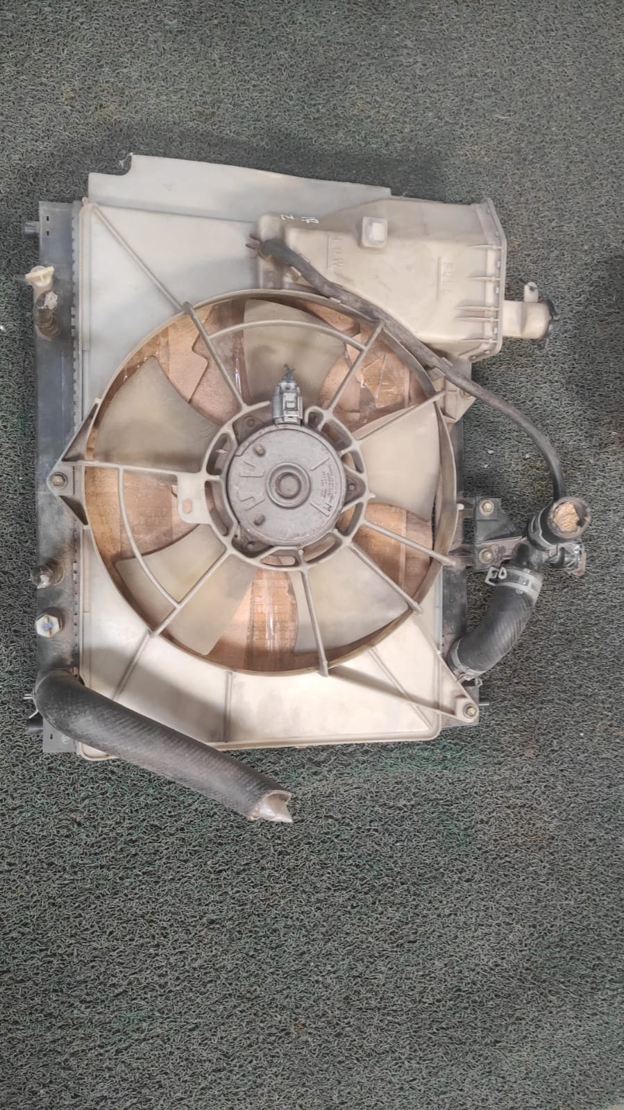 Radiador de agua Toyota Vitz