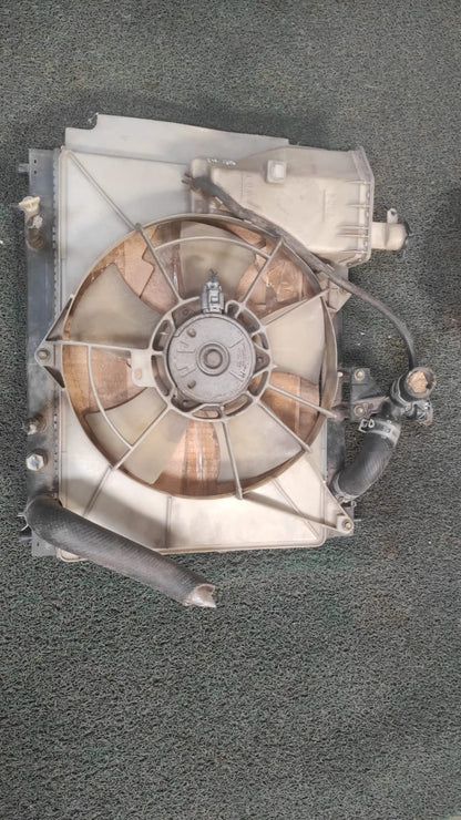 Radiador de agua Toyota Vitz