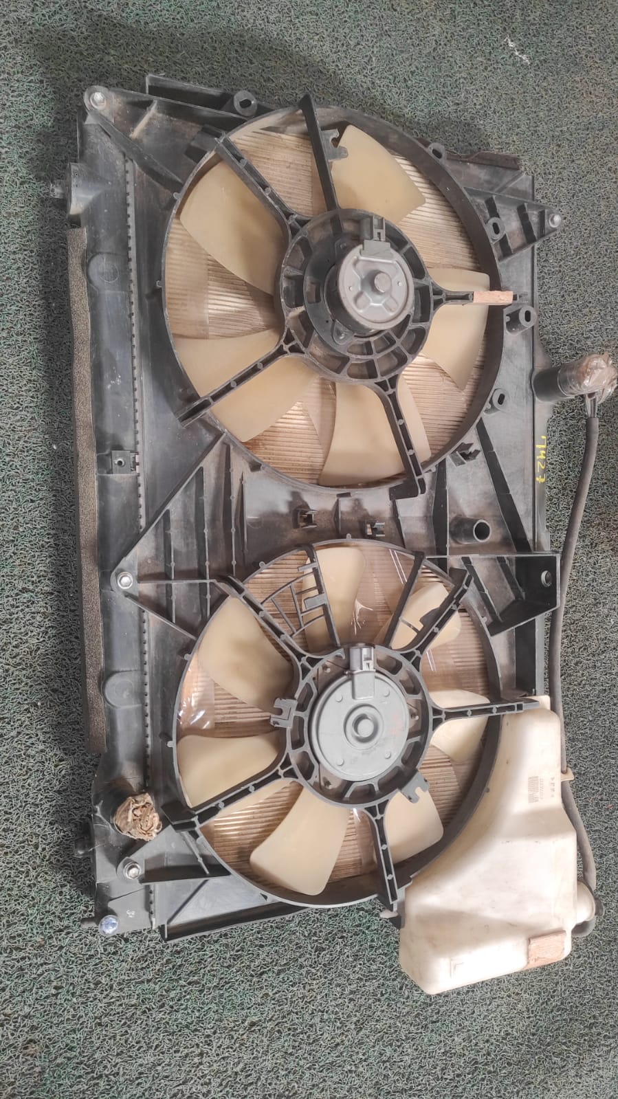 Radiador de agua Toyota Noah.Voxy 2003 AZR60