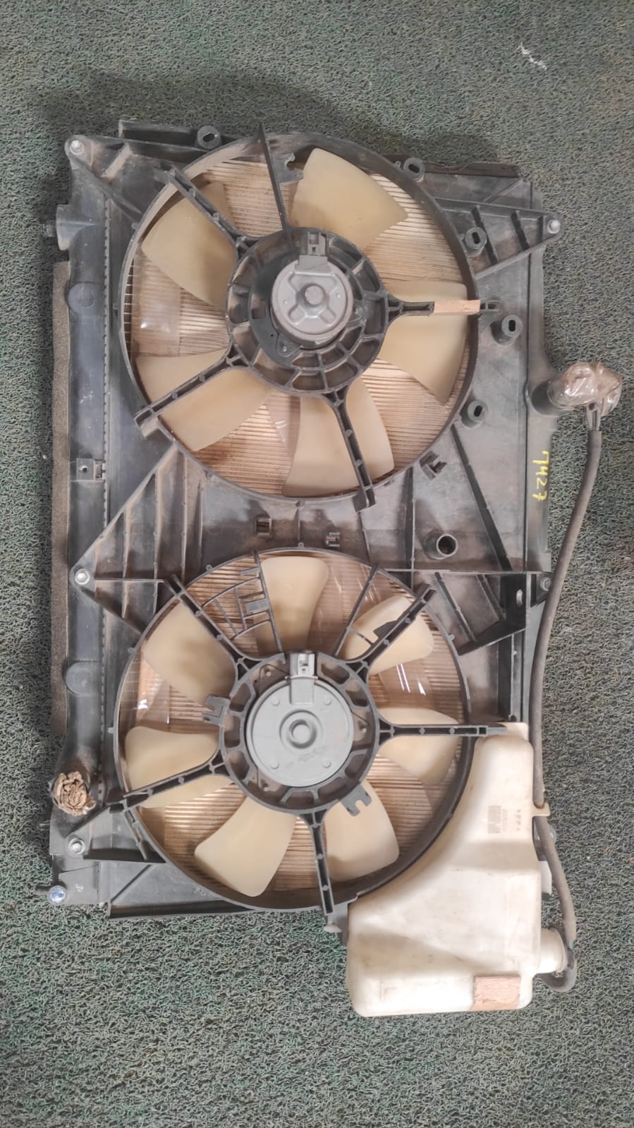 Radiador de agua Toyota Noah.Voxy 2003 AZR60