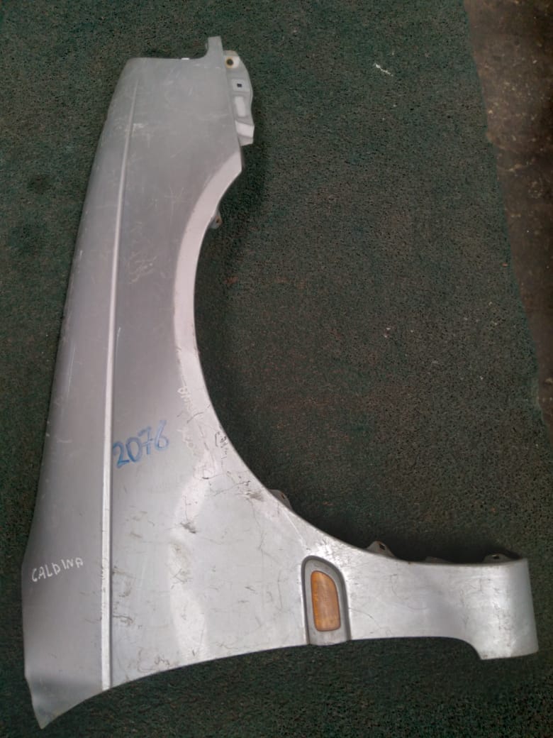 Guardabarro RH Toyota Caldina 1996