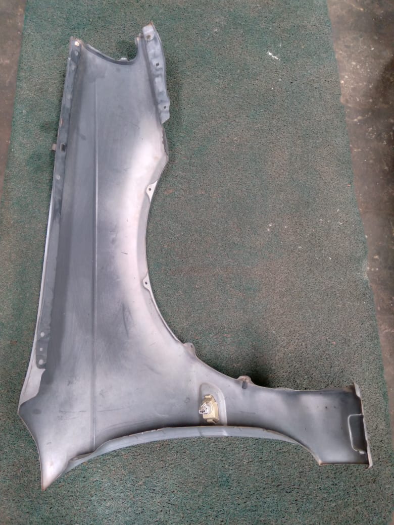 Guardabarro LH Toyota Caldina 1996