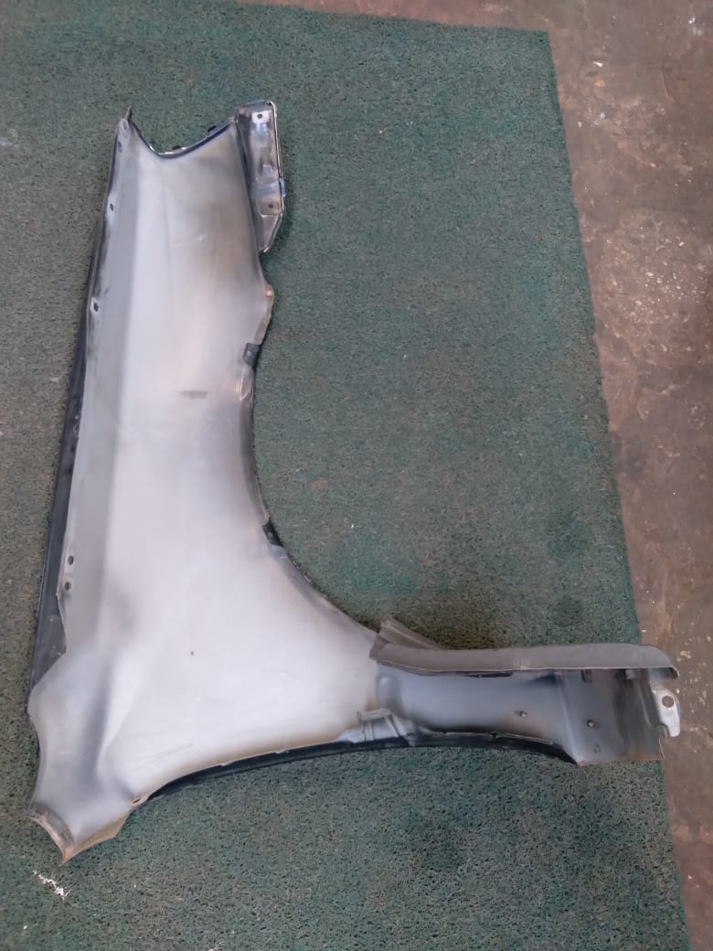 Guardabarro LH Toyota Glanza 1996
