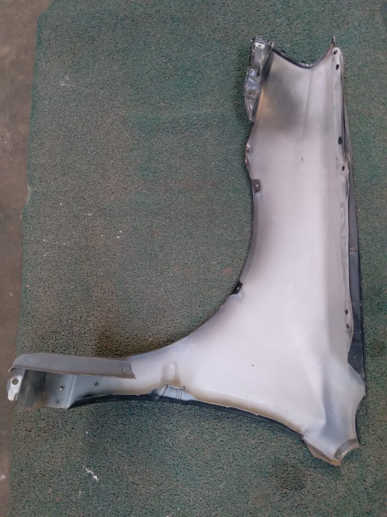 Guardabarro RH Toyota Glanza 1996