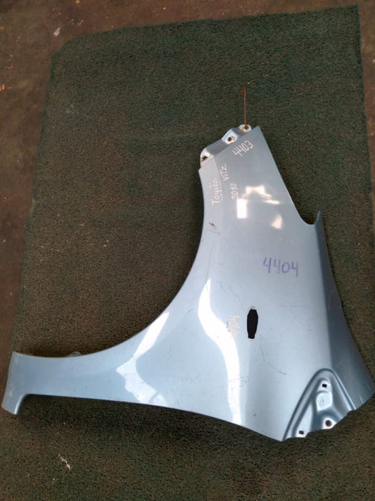 Guardabarro LH Toyota Vitz 2006