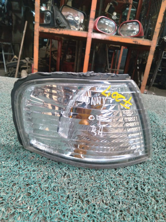Guiñador Nissan Sunny 2004 RH