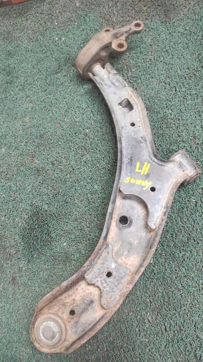 Bandeja delantera LH Nissan Sunny, Bluebird