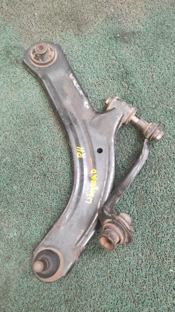 Bandeja Delantera RH Nissan Wingroad