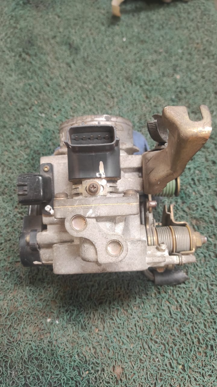 Garganta o cuerpo de aceleración Nissan march k11