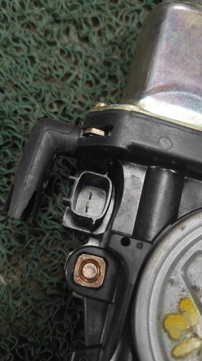 Motorcito levanta vidrios trasero Lh Nissan march K12...sin codigo