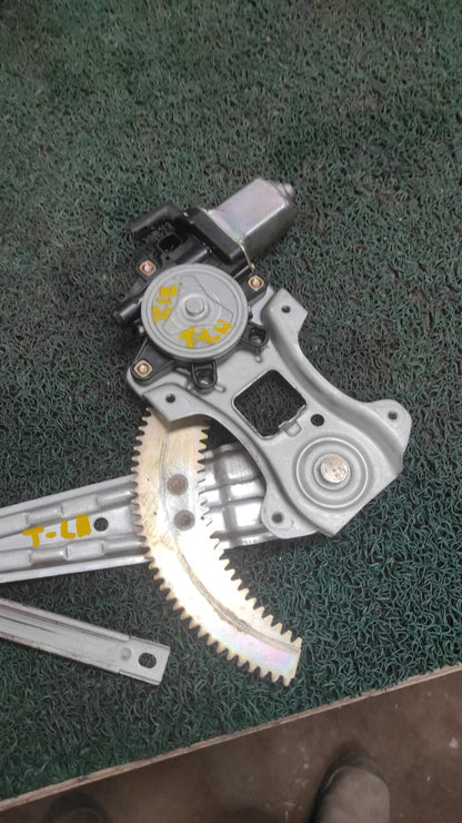 Motorcito levanta vidrios trasero Lh Nissan march K12...sin codigo